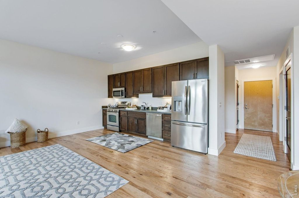 204 Maple St #208