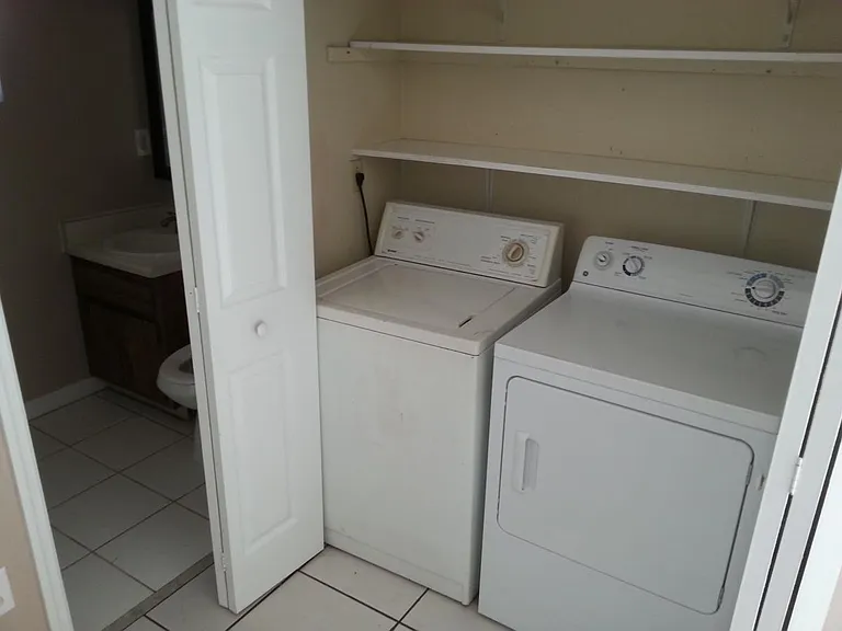 washer and dryer included
