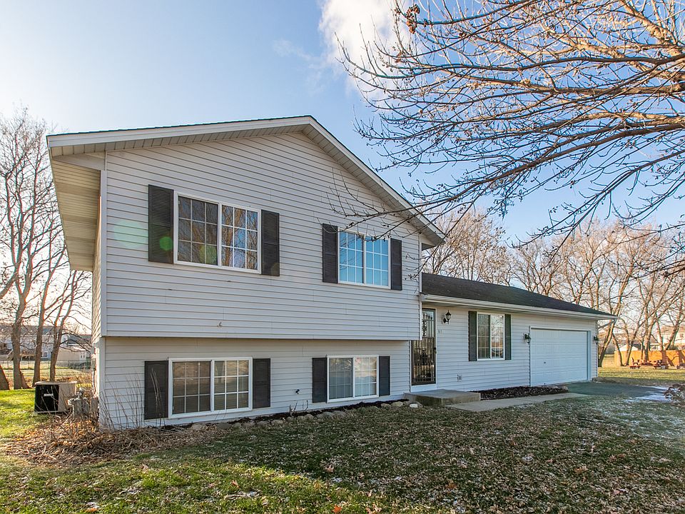 1st image of 917 Meadow Pl