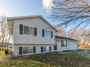 917 Meadow Pl, Belle Plaine, MN 56011