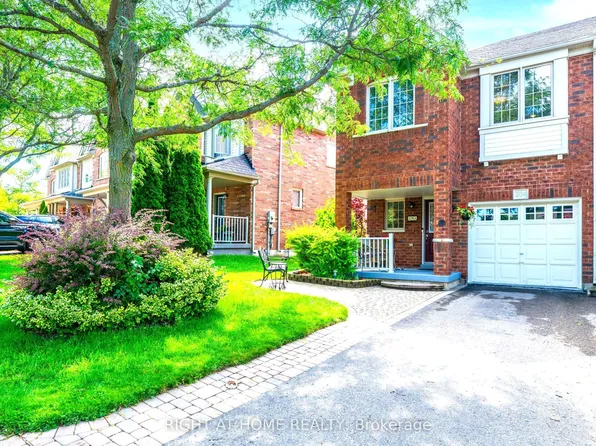 204 Burgess Cres, Newmarket, ON L3X 2T9