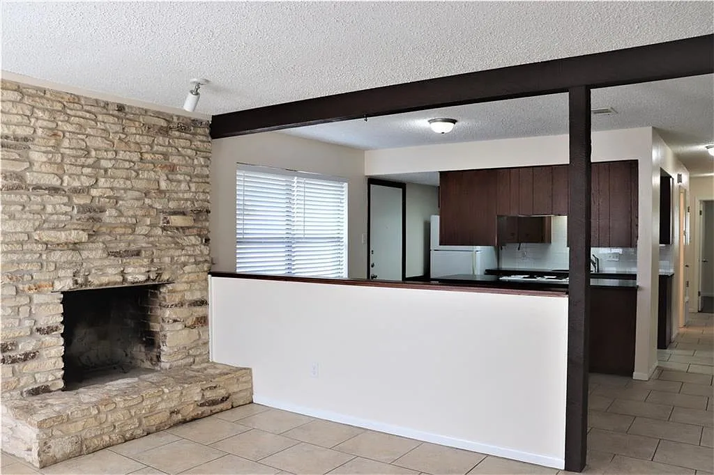 2 bed, 1.0 bath, 1030 sqft, $1,250 — Photo 3