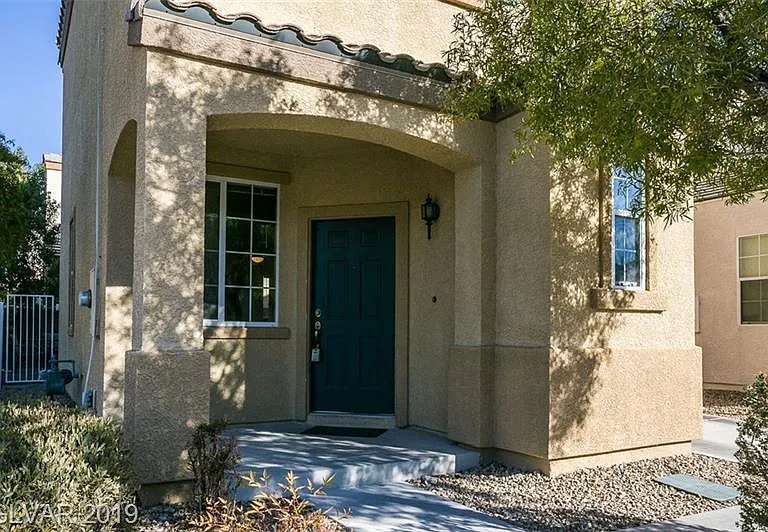 1142 Village Crossing Ln — Photo 2