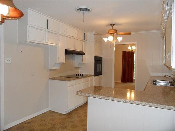 5th image of 609 Annette Dr
