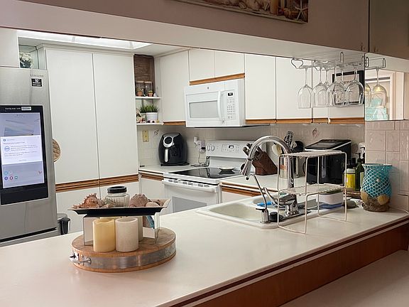 4th image of 2616 Cove Cay Dr Unit 603