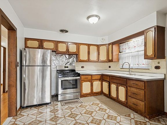 3rd image of 4647 N Newland Ave