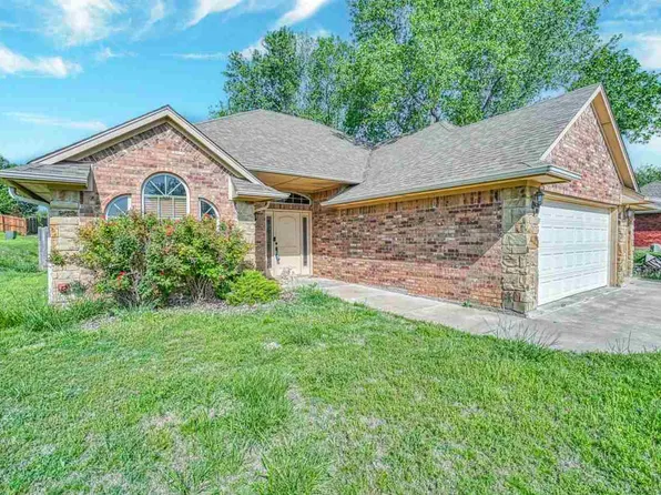 27 NE Summerwood Dr, Elgin, OK 73538