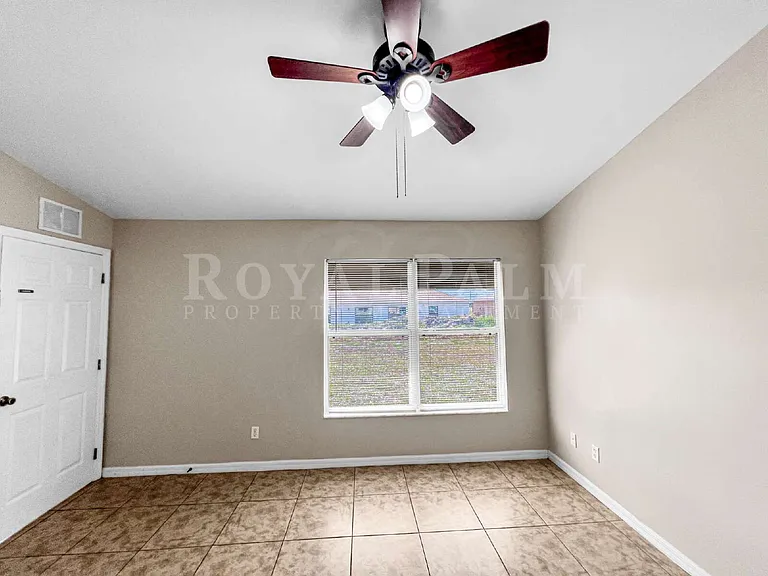 2130 NE 8th Pl — Photo 25