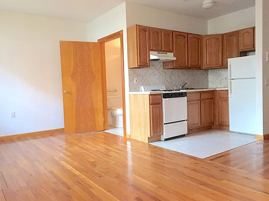 Rented by Capri Jet Realty Corp | media 1