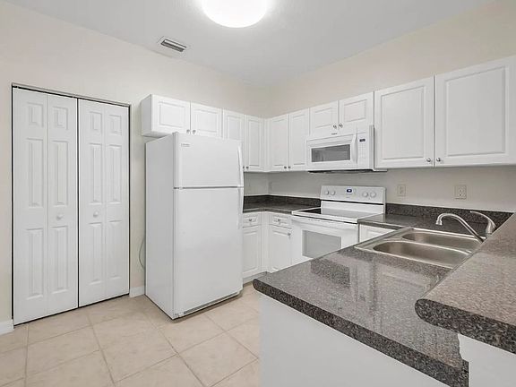5th image of 257 SE Kitching Cir
