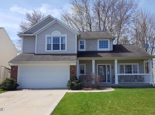 5883 W Grove Dr SE, Kentwood, MI 49512