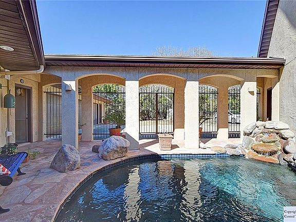 3rd image of 631 Armadillo Ln