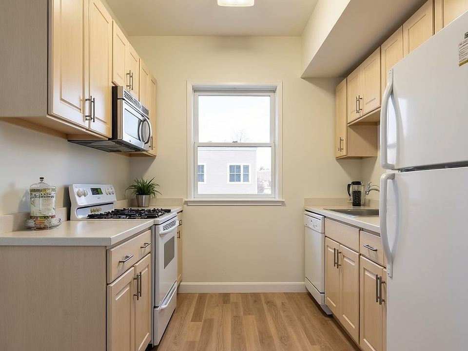 1st image of 306 4th Ave #1