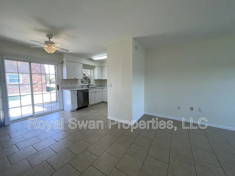 1920 E Edgewood Dr E #N1 — Photo 8
