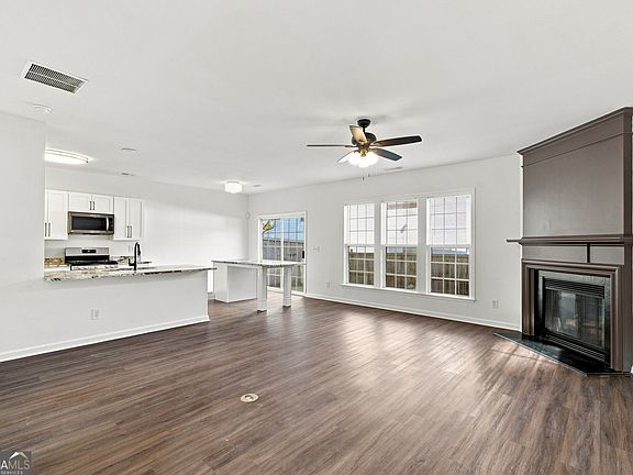 3rd image of 4181 Royal Regency Cir NW