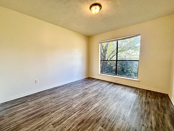 4th image of 2509 Cypress Dr