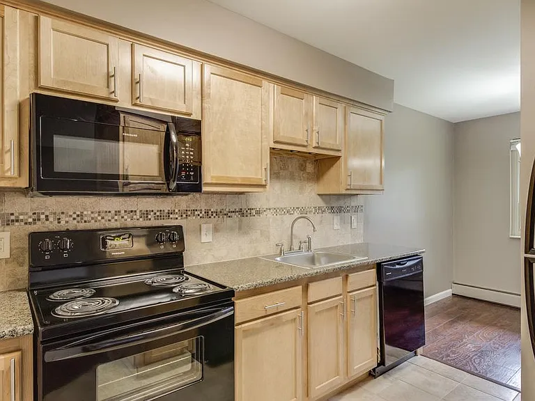 Avenue Eleven Apartments — Photo 23