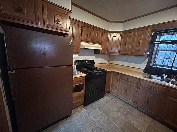 4th image of 1132 Midland Ave