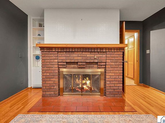 5th image of 218 W 6th St