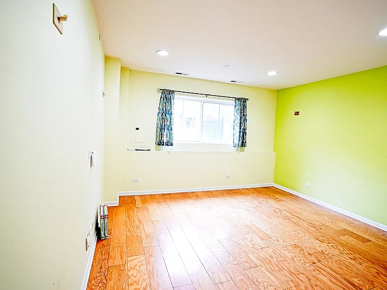 470 Grosvenor Ln #470 — Photo 16