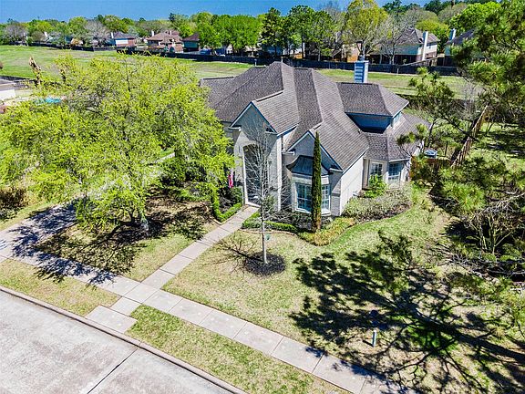 3rd image of 2601 Sarasota Dr