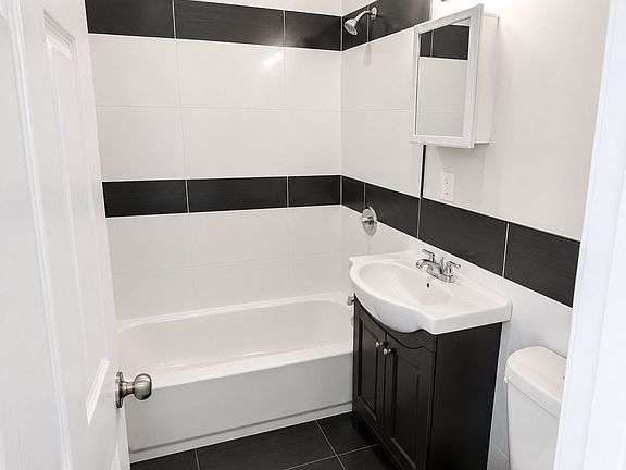 3rd image of 411 N 5th St #3A