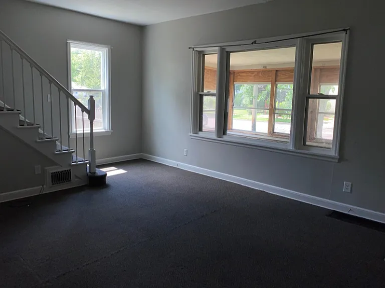541 Putnam St — Photo 8
