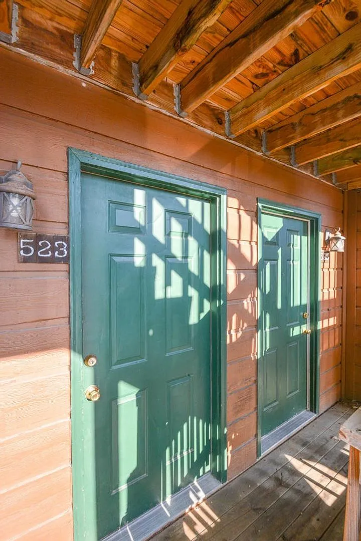 523 Henderson Crossing - Half Off Admin Fees & $350 Gift Card! — Photo 2