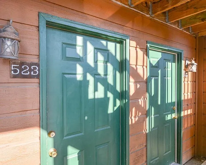 523 E Smith Ave — Photo 2