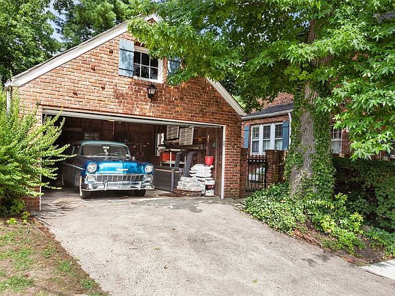 2nd image of 16318 Cryders Ln
