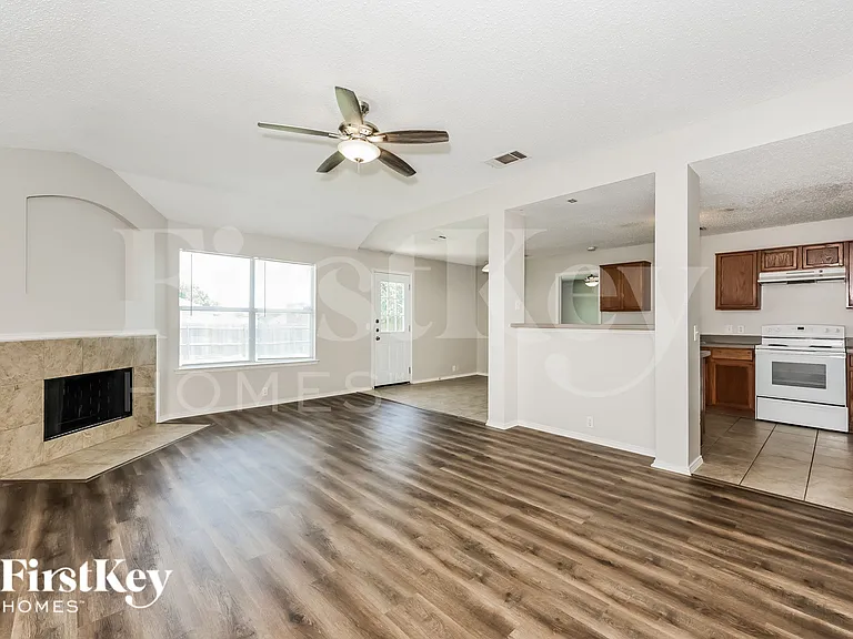 1600 Shady Shores Dr — Photo 4