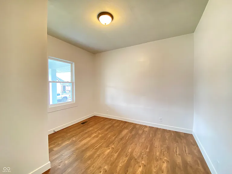 1518 Lawton Ave — Photo 14