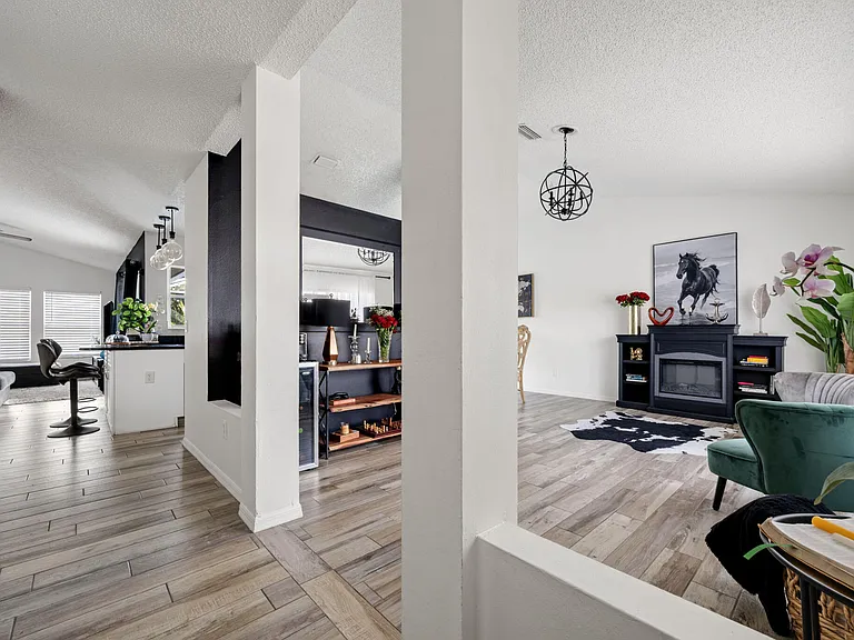 601 SW Icon Ave — Photo 6