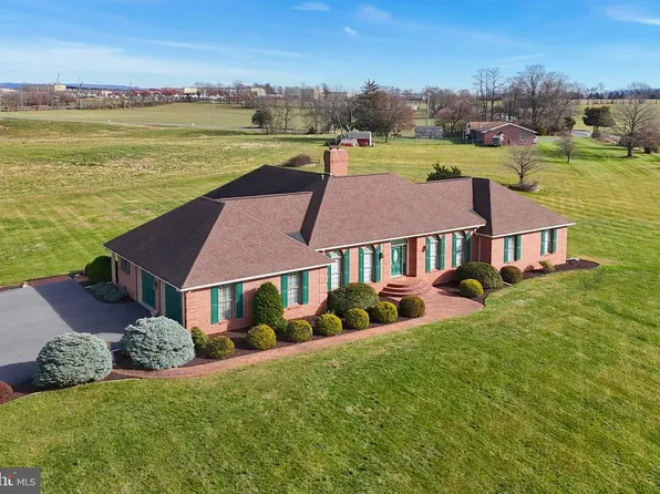 1015 Buchanan Trl E, Greencastle, PA 17225