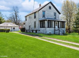 28555 N Arcadia Rd, Lake Bluff, IL 60044