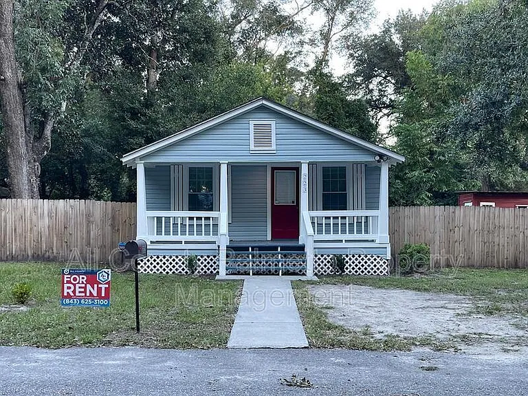 223 S Lucas St — Photo 1