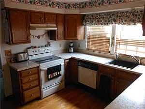 2nd image of 113 Lauriston Pl