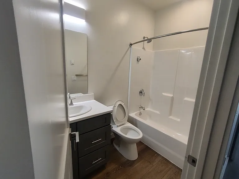 402 N River St — Photo 3