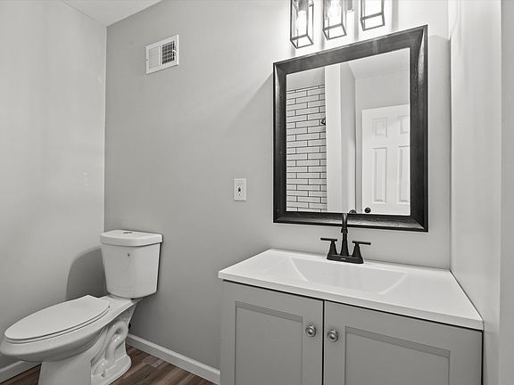 4th image of 720 Ottawa St #10632265