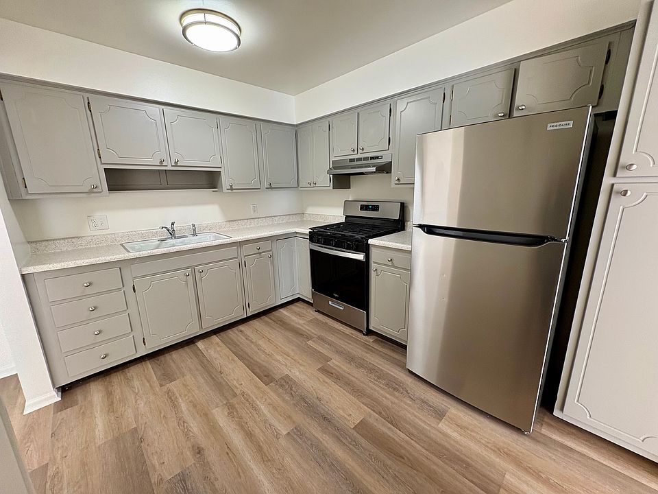 1st image of 630 56th St SE #9