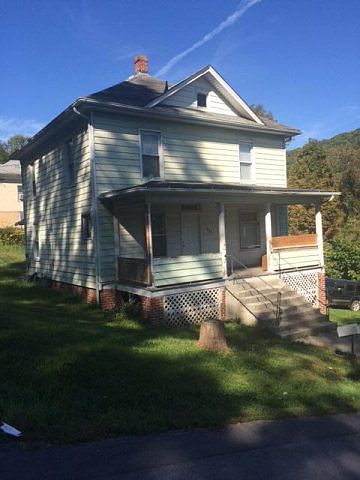 2nd image of 682 Graves St