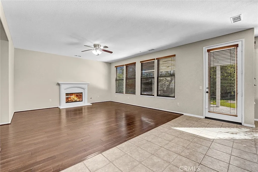 3 bed, 2.5 bath, 2449 sqft, $4,900 — Photo 4