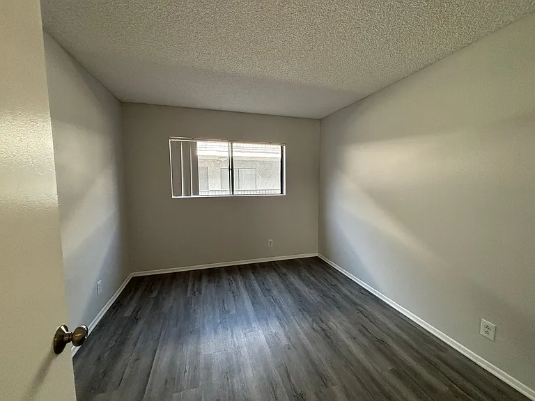 951 S. Oxford Ave. — Photo 26