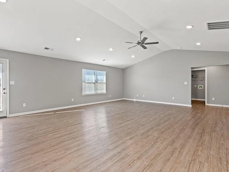 119 Landry Ln — Photo 4