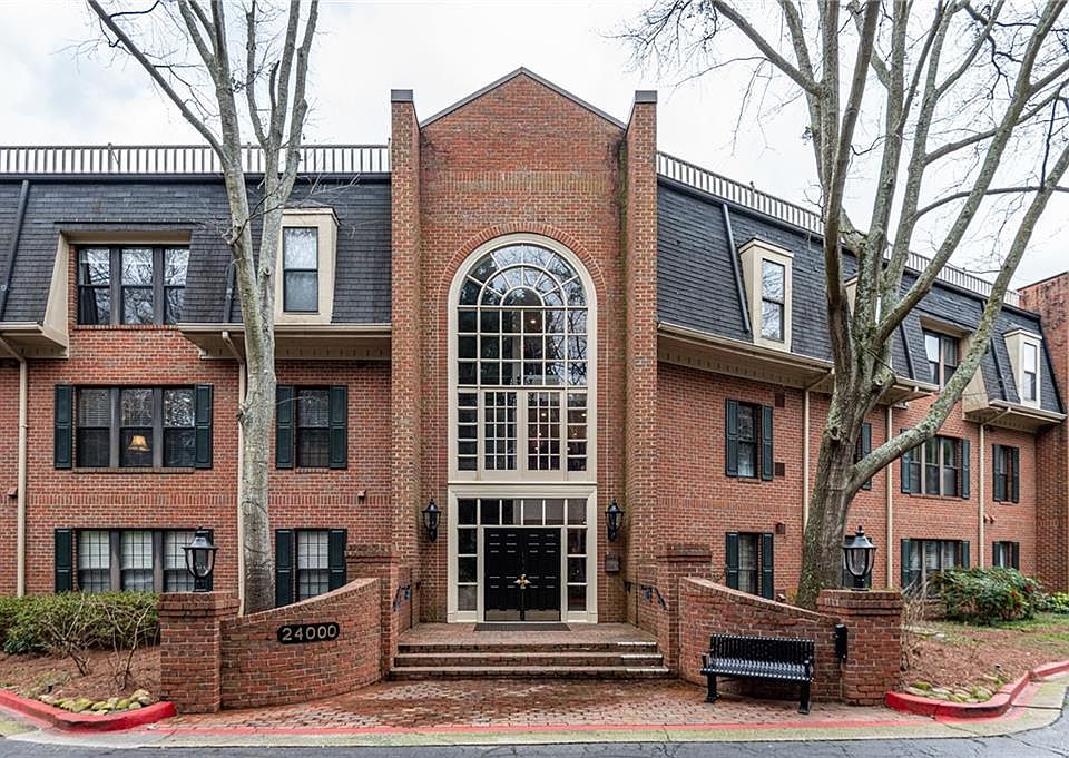 1st image of 24212 Plantation Dr NE #212