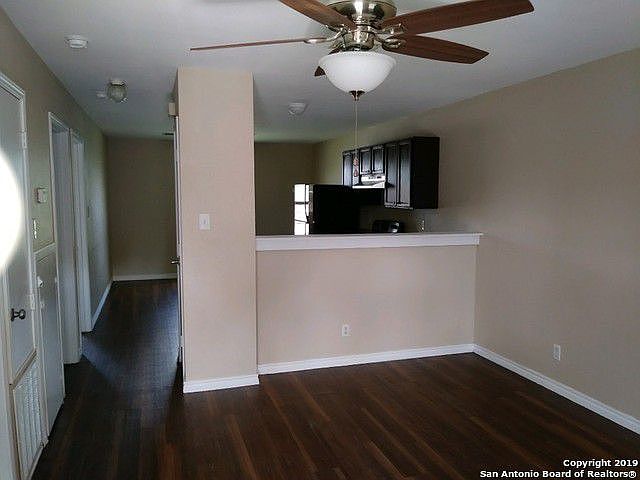 1st image of 830 W Hutchins Pl #10