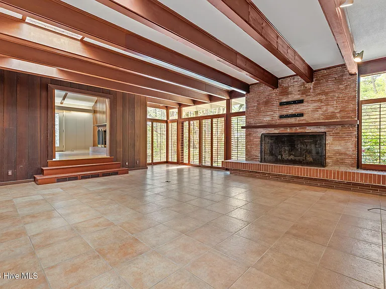 225 Arbutus Rd — Photo 11