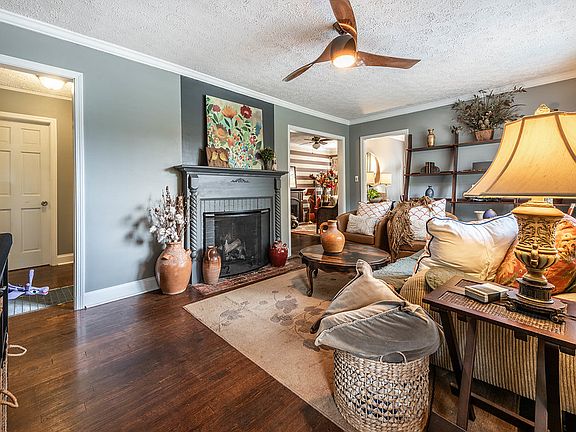 5th image of 825 Mimosa Dr SE