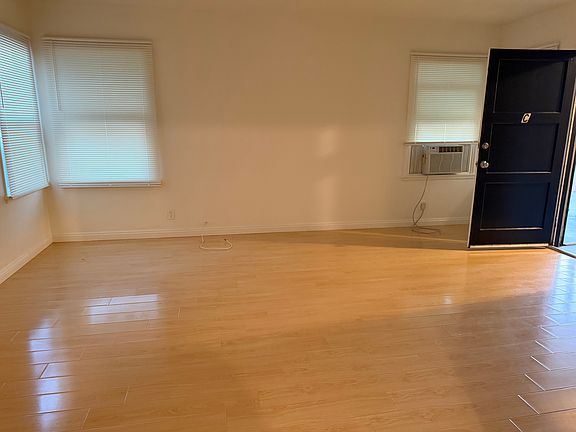3rd image of 1554 Prospect Ave APT C