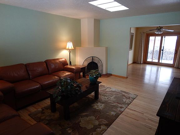3rd image of 208 Las Mananitas St